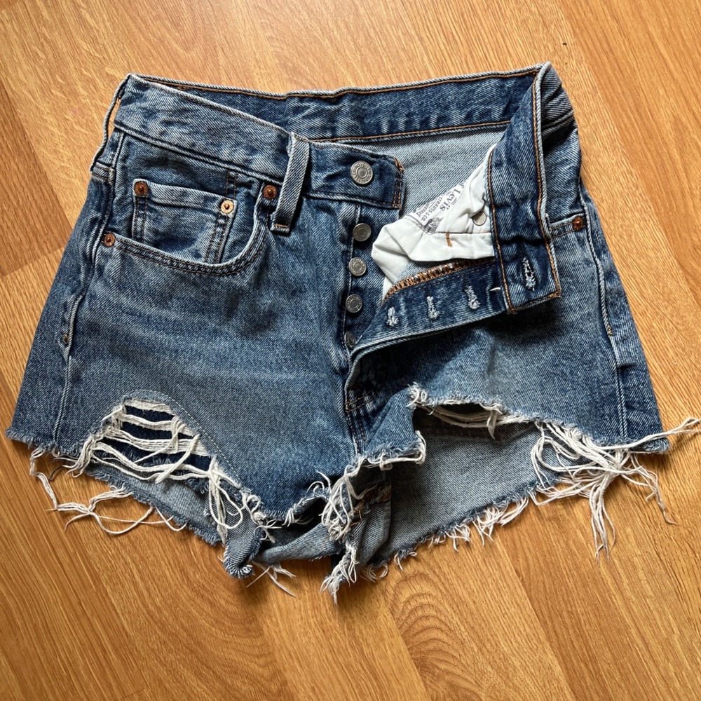 Levis 501 Original High Rise Cut Off Denim Shorts Button Fly Distressed W26
